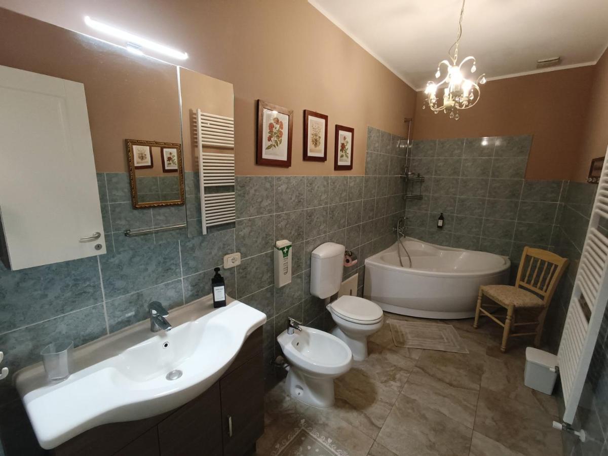 Domus Langhe B&B Treiso Bagian luar foto