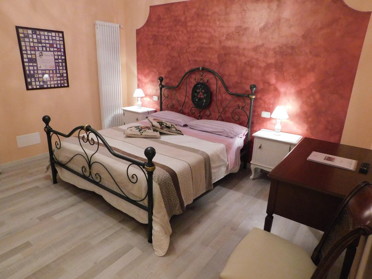 Domus Langhe B&B Treiso Bagian luar foto